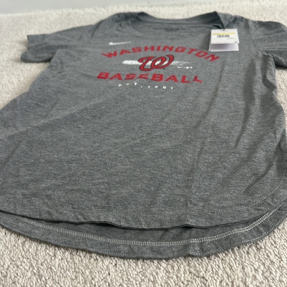 Women’s Nike Washington Nationals tshirt-new-size small - Picture 4 of 5